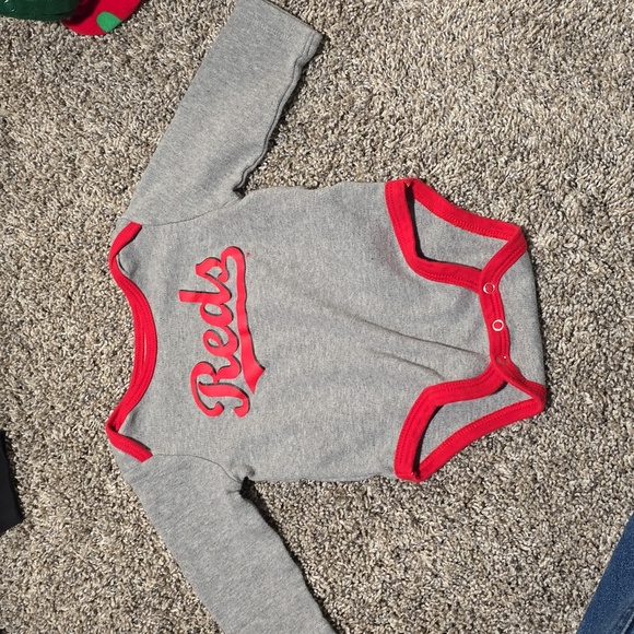 Cincinnati Reds Assorted Onesies - Picture 11 of 12